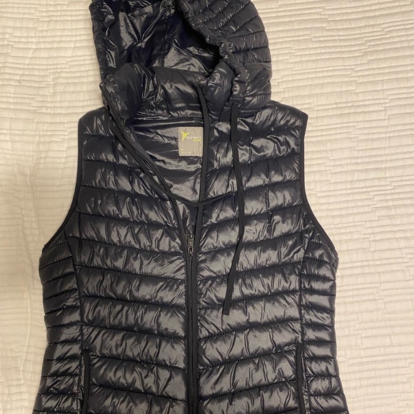 Old navy athletic vest. Black, size medium. - Picture 1 of 5